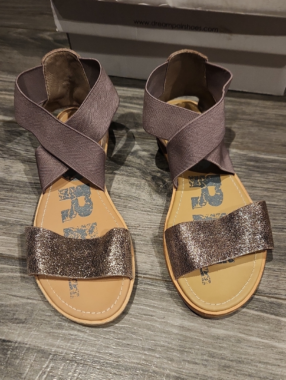EUC Sorel Women's Sandal in Tan and Metallic Beige SZ 7.5